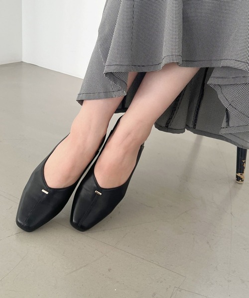 MISCH MASCH(ミッシュマッシュ)の「2025秋冬新作 ゴールドパーツVカット バブーシュ パンプス /51312(パンプス・レディース・ブラック/ブラウン/グリーン・34/35/36/37/38/39/40/41/42/43)」の1枚目の写真