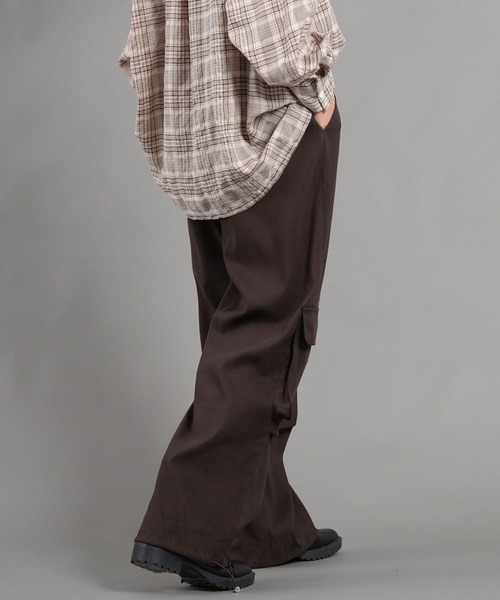 .WORKS（ドットワークス）の「チェーン付スェードアシメカーゴパンツ（カーゴパンツ・レディース・ダークグレー/ダークブラウン/ブラック/カーキ・M）」の9枚目の写真