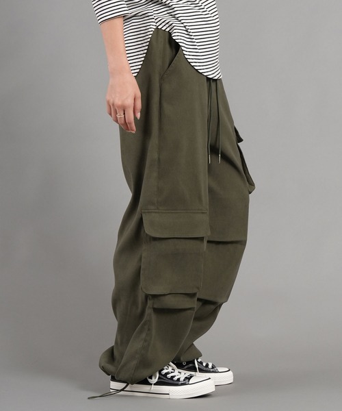 .WORKS（ドットワークス）の「チェーン付スェードアシメカーゴパンツ（カーゴパンツ・レディース・ダークグレー/ダークブラウン/ブラック/カーキ・M）」の16枚目の写真
