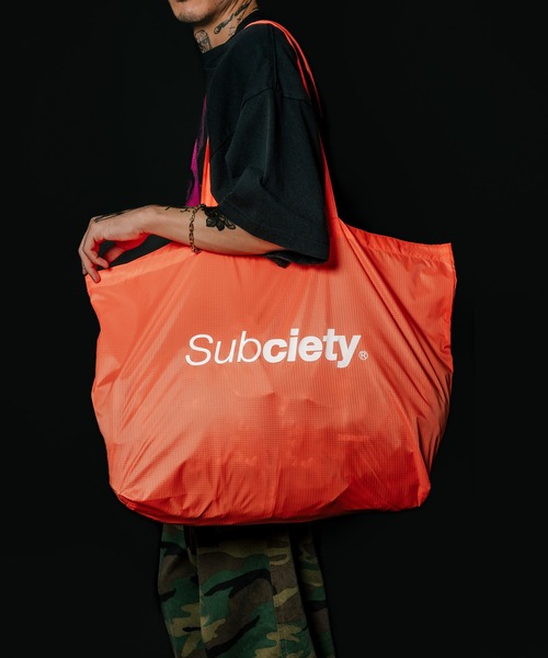 Subciety（サブサエティ）の「Nylon big tote bag（トートバッグ・メンズ・ブラック/オレンジ/ミント/ホワイト・FREE）」の4枚目の写真