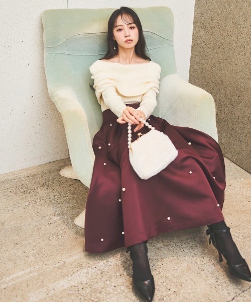 SWINGLE（スウィングル）の「サイドギャザーオフショルニット（ニット/セーター・レディース・ダークブラウン/グレー/ボルドー/アイボリー・FREE）」の5枚目の写真