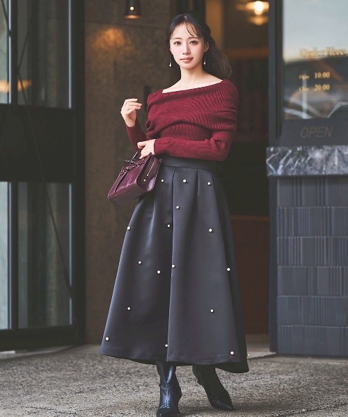 SWINGLE（スウィングル）の「サイドギャザーオフショルニット（ニット/セーター・レディース・ダークブラウン/グレー/ボルドー/アイボリー・FREE）」の7枚目の写真