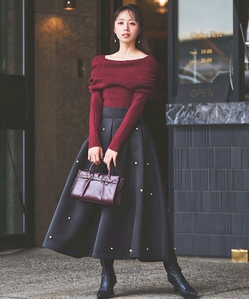 SWINGLE（スウィングル）の「サイドギャザーオフショルニット（ニット/セーター・レディース・ダークブラウン/グレー/ボルドー/アイボリー・FREE）」の8枚目の写真