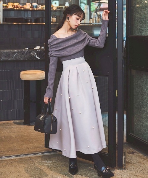 SWINGLE（スウィングル）の「サイドギャザーオフショルニット（ニット/セーター・レディース・ダークブラウン/グレー/ボルドー/アイボリー・FREE）」の11枚目の写真