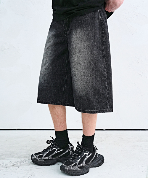 AVANDRESS(アバンドレス )の「AMG デニム ショーツ ディープブルー(その他パンツ・レディース・ダークブルー・LARGE/X-LARGE/X-SMALL/SMALL/MEDIUM)」の3枚目の写真