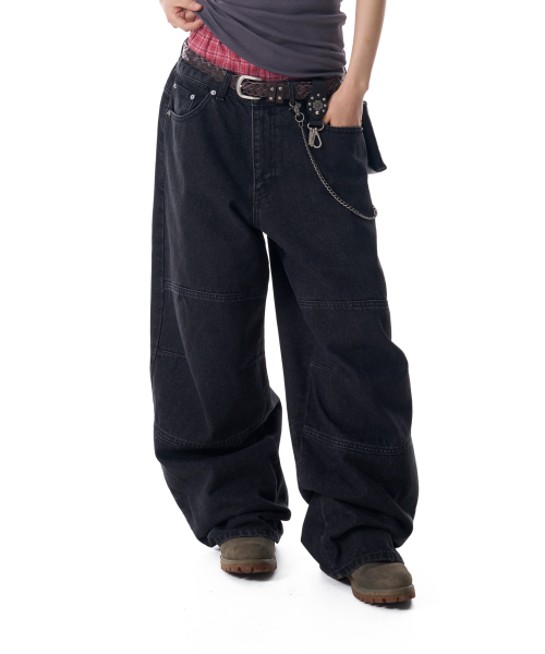AAKAM（アーカム）の「Knee Incision Washed Denim Pants (Black)（デニムパンツ・レディース・その他・1/2）」の2枚目の写真