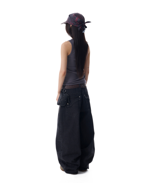 AAKAM（アーカム）の「Knee Incision Washed Denim Pants (Black)（デニムパンツ・レディース・その他・1/2）」の6枚目の写真