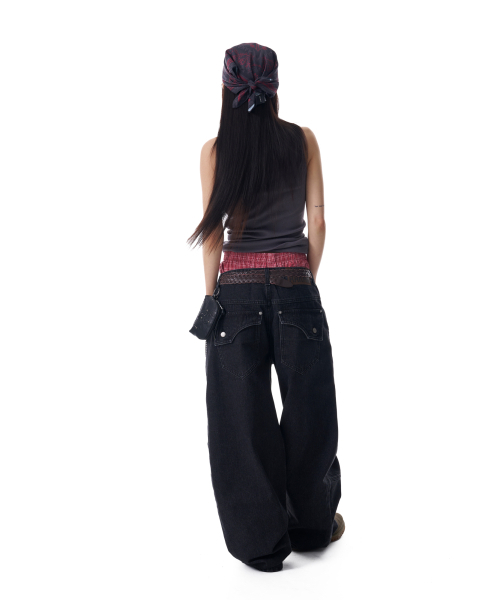 AAKAM（アーカム）の「Knee Incision Washed Denim Pants (Black)（デニムパンツ・レディース・その他・1/2）」の7枚目の写真