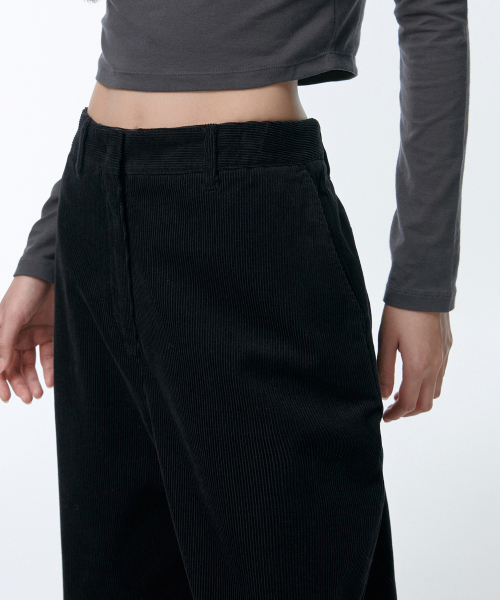 MUSINSA STANDARD WOMAN（ムシンサスタンダードウーマン）の「レディースワイドコーデュロイパンツ[ブラック]（その他パンツ・レディース・その他・27/28/29/30/24/25/26）」の4枚目の写真