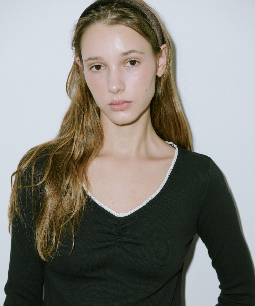 SINOON(シヌーン)の「Neck Lace T-Shirt (Melange Black)(Tシャツ/カットソー・レディース・グレー・FREE)」の4枚目の写真