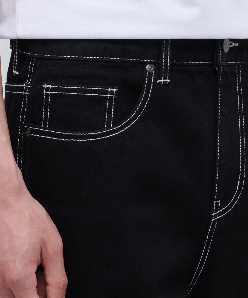 MUSINSA STANDARD（ムシンサスタンダード）の「コントラストステッチレギュラーフィットデニムパンツ[ブラック]（デニムパンツ・メンズ・その他・27/28/29/34/32/30/31/33/26/40/38/42/36）」の5枚目の写真
