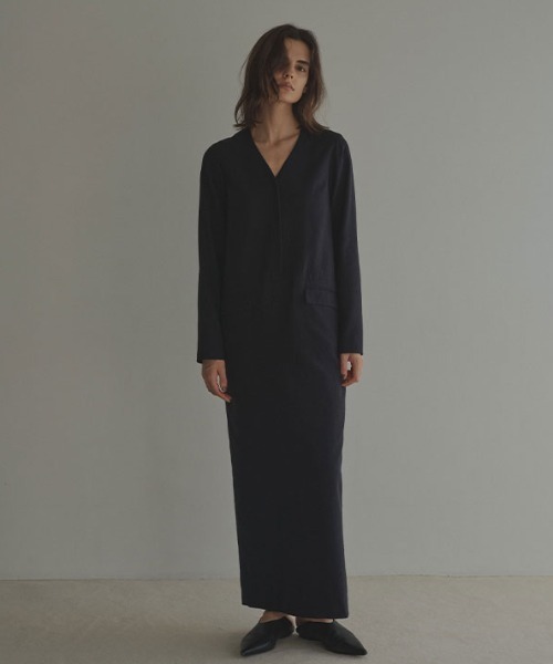 ETRE TOKYO(エトレトウキョウ)の「VネックIラインロングワンピース(ワンピース・レディース・ネイビー/ワイン・S/M)」の2枚目の写真