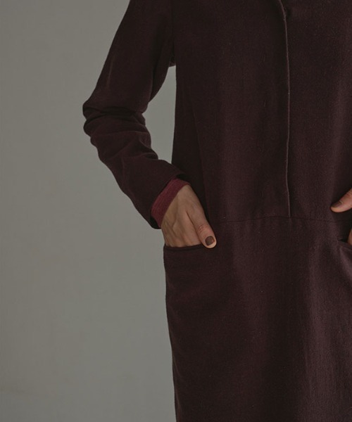 ETRE TOKYO(エトレトウキョウ)の「VネックIラインロングワンピース(ワンピース・レディース・ネイビー/ワイン・S/M)」の4枚目の写真