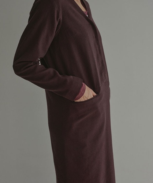 ETRE TOKYO(エトレトウキョウ)の「VネックIラインロングワンピース(ワンピース・レディース・ネイビー/ワイン・S/M)」の6枚目の写真