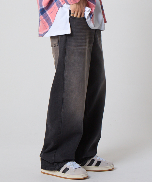 UNKNOWN PLANET(アンノウンプラネット)の「キャットブラシワイドデニムパンツブラック(デニムパンツ・レディース・その他・SMALL/MEDIUM/LARGE/X-LARGE)」の2枚目の写真