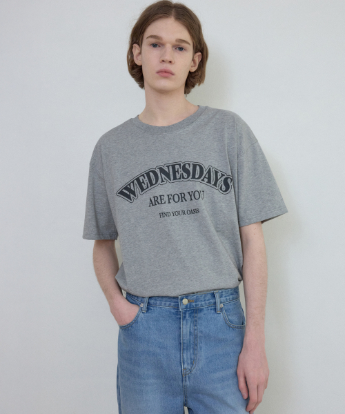 WEDNESDAY OASIS(ウェンズデーオアシス)の「シグネチャーカーブロゴ半袖Tシャツ_MELANGE(W25-TP21)(Tシャツ/カットソー・メンズ・グレー・MEDIUM/LARGE)」の2枚目の写真
