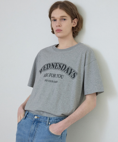 WEDNESDAY OASIS(ウェンズデーオアシス)の「シグネチャーカーブロゴ半袖Tシャツ_MELANGE(W25-TP21)(Tシャツ/カットソー・メンズ・グレー・MEDIUM/LARGE)」の3枚目の写真