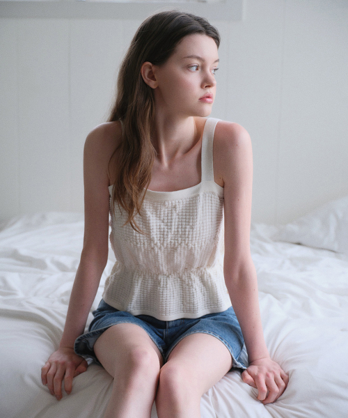 HANE(ハネ)の「グリッドスリーブレスニット_ミルクフォーム(Tシャツ/カットソー・レディース・その他・SMALL/MEDIUM)」の1枚目の写真