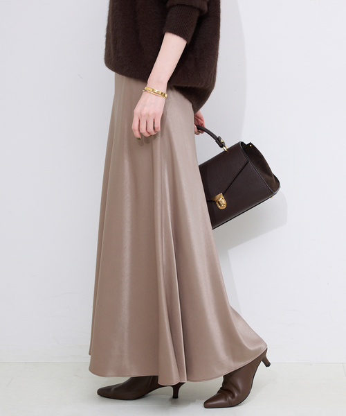 SLOBE IENA（スローブイエナ）の「《ブラックのみWEB限定/追加2》グロッシーサテンフレアスカート（スカート・レディース・アイボリー/ベージュ系その他/ブラック/ベージュ・FREE）」の21枚目の写真