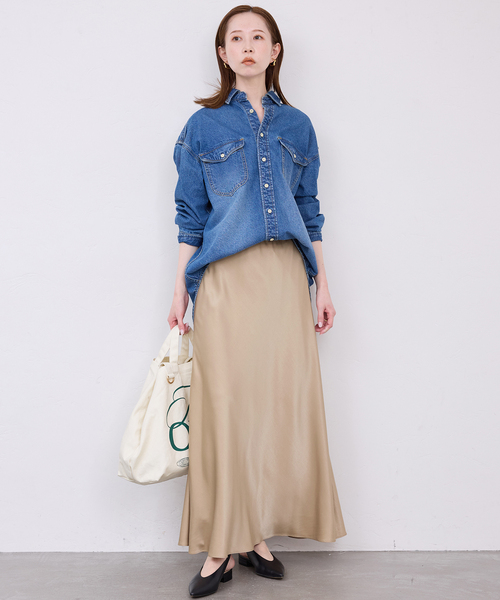 SLOBE IENA（スローブイエナ）の「《ブラックのみWEB限定/追加2》グロッシーサテンフレアスカート（スカート・レディース・アイボリー/ベージュ系その他/ブラック/ベージュ・FREE）」の16枚目の写真