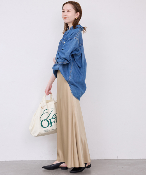 SLOBE IENA（スローブイエナ）の「《ブラックのみWEB限定/追加2》グロッシーサテンフレアスカート（スカート・レディース・アイボリー/ベージュ系その他/ブラック/ベージュ・FREE）」の15枚目の写真