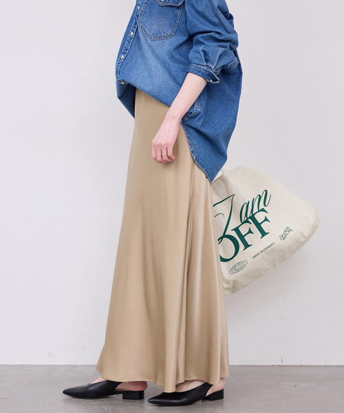 SLOBE IENA（スローブイエナ）の「《ブラックのみWEB限定/追加2》グロッシーサテンフレアスカート（スカート・レディース・アイボリー/ベージュ系その他/ブラック/ベージュ・FREE）」の14枚目の写真