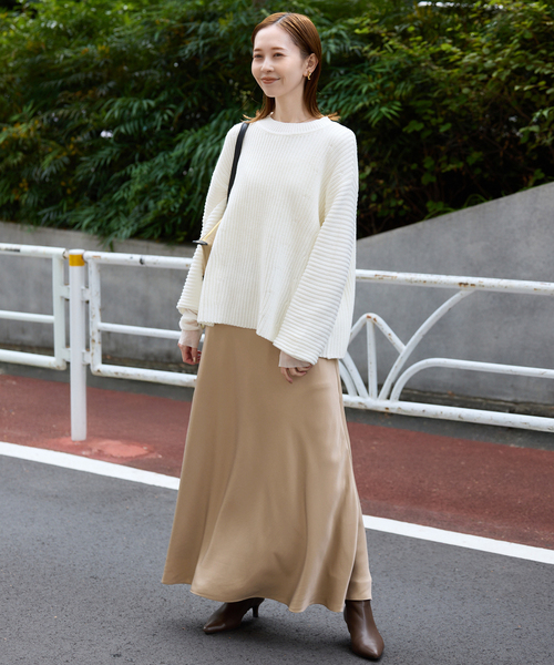 SLOBE IENA（スローブイエナ）の「《ブラックのみWEB限定/追加2》グロッシーサテンフレアスカート（スカート・レディース・アイボリー/ベージュ系その他/ブラック/ベージュ・FREE）」の13枚目の写真