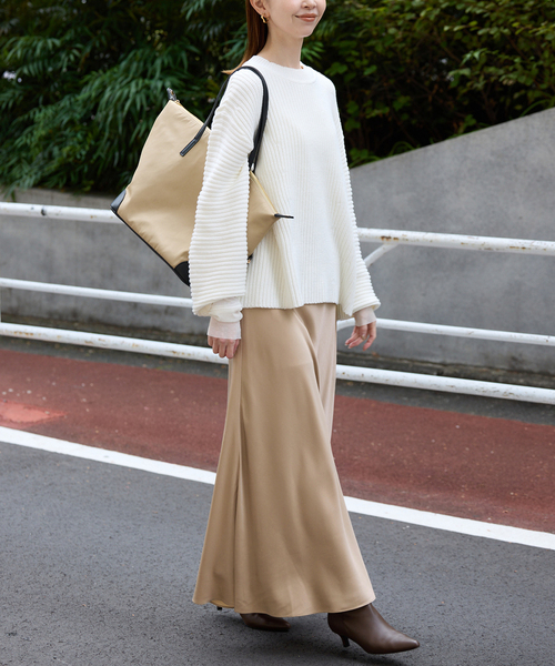 SLOBE IENA（スローブイエナ）の「《ブラックのみWEB限定/追加2》グロッシーサテンフレアスカート（スカート・レディース・アイボリー/ベージュ系その他/ブラック/ベージュ・FREE）」の12枚目の写真