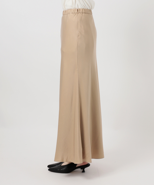 SLOBE IENA（スローブイエナ）の「《ブラックのみWEB限定/追加2》グロッシーサテンフレアスカート（スカート・レディース・アイボリー/ベージュ系その他/ブラック/ベージュ・FREE）」の9枚目の写真