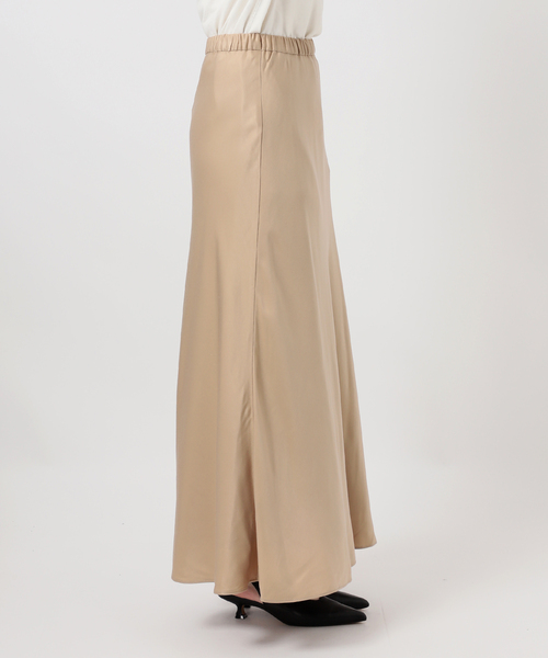 SLOBE IENA（スローブイエナ）の「《ブラックのみWEB限定/追加2》グロッシーサテンフレアスカート（スカート・レディース・アイボリー/ベージュ系その他/ブラック/ベージュ・FREE）」の8枚目の写真