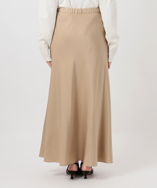 SLOBE IENA（スローブイエナ）の「《ブラックのみWEB限定/追加2》グロッシーサテンフレアスカート（スカート・レディース・アイボリー/ベージュ系その他/ブラック/ベージュ・FREE）」の7枚目の写真