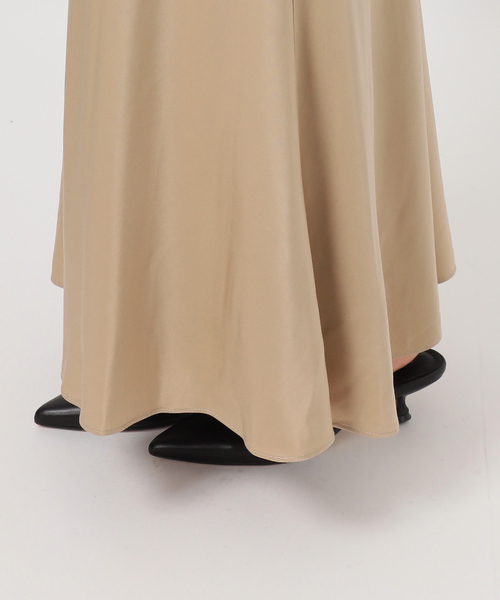 SLOBE IENA(スローブイエナ)の「《ブラックのみWEB限定/追加2》グロッシーサテンフレアスカート(スカート・レディース・アイボリー/ベージュ系その他/ブラック/ベージュ・FREE)」の8枚目の写真