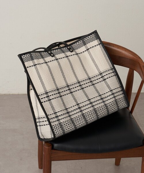 GALLARDAGALANTE(ガリャルダガランテ)の「【2.718】トリミングトート L(トートバッグ・レディース・ブラック/ベージュ・FREE)」の2枚目の写真