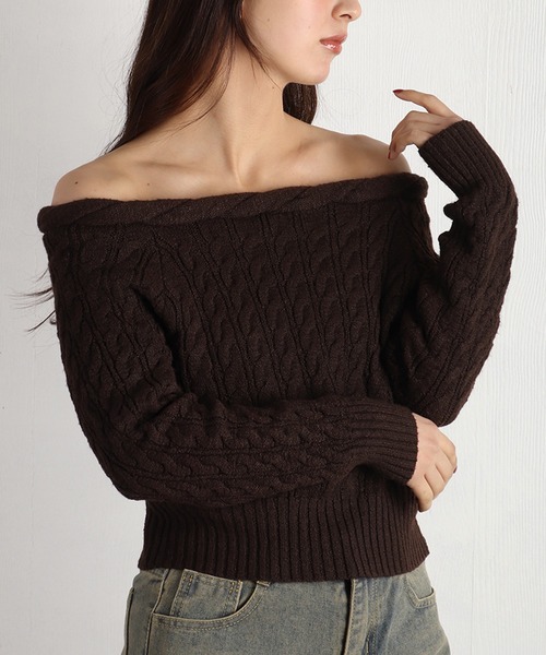 WESTSEA（ウエストシー）の「オフショルダー クロップド丈 ケーブルニット（ニット/セーター・レディース・グレー/ブラック/ブラウン・FREE）」の3枚目の写真
