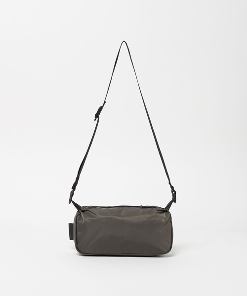 green label relaxing（グリーンレーベルリラクシング）の「【WEB限定】WR レクタングル ショルダーバッグ-撥水-（ショルダーバッグ・メンズ・ブラック/ダークグレー・FREE）」の5枚目の写真