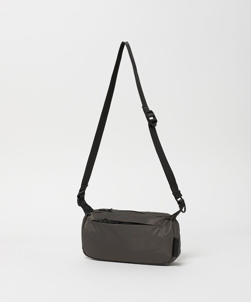 green label relaxing（グリーンレーベルリラクシング）の「【WEB限定】WR レクタングル ショルダーバッグ-撥水-（ショルダーバッグ・メンズ・ブラック/ダークグレー・FREE）」の6枚目の写真