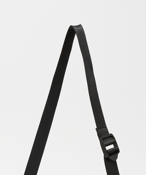 green label relaxing（グリーンレーベルリラクシング）の「【WEB限定】WR レクタングル ショルダーバッグ-撥水-（ショルダーバッグ・メンズ・ブラック/ダークグレー・FREE）」の7枚目の写真