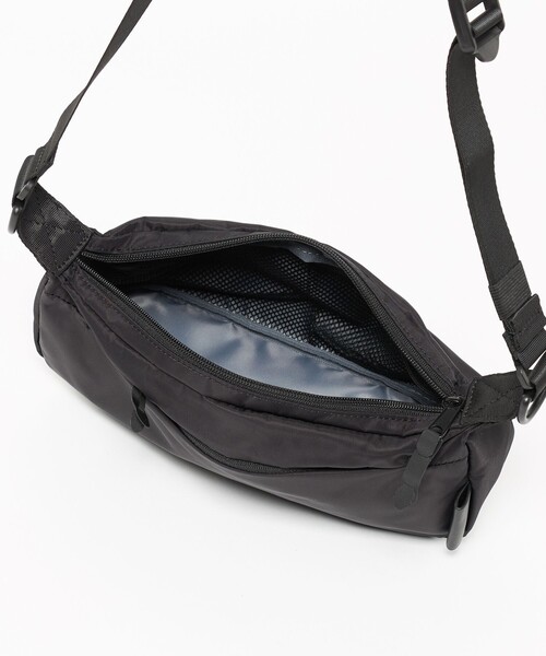 green label relaxing（グリーンレーベルリラクシング）の「【WEB限定】WR レクタングル ショルダーバッグ-撥水-（ショルダーバッグ・メンズ・ブラック/ダークグレー・FREE）」の18枚目の写真