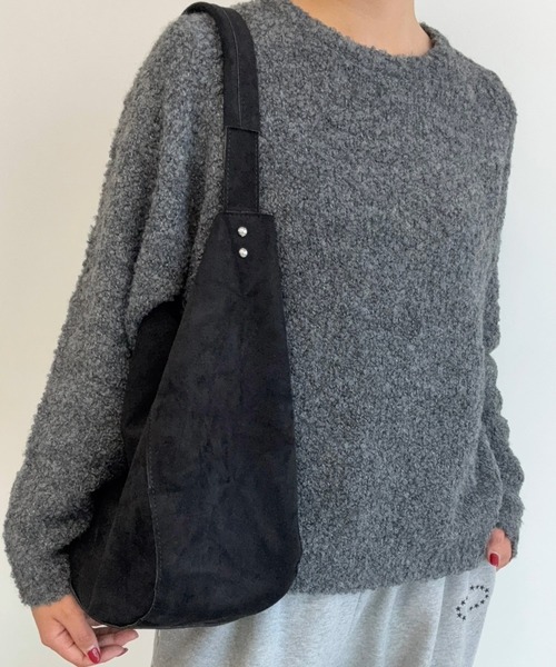 AUREN(オーレン)の「【ユニセックス】ソフトスエードスラウチバッグ(ショルダーバッグ・メンズ・ブラック/ベージュ/ブラウン・FREE)」の5枚目の写真