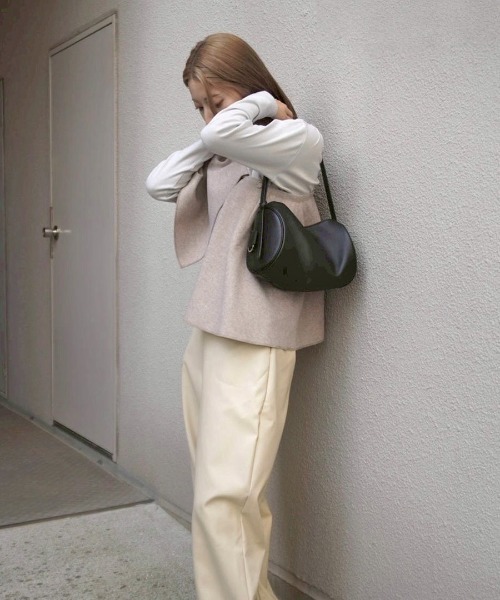 HAYNI（ヘイニ）の「Saoriさん&MAISON HAYNIコラボ Calmea noir カルメノワール｜MAISON HAYNI（ハンドバッグ・レディース・ブラック・FREE）」の8枚目の写真