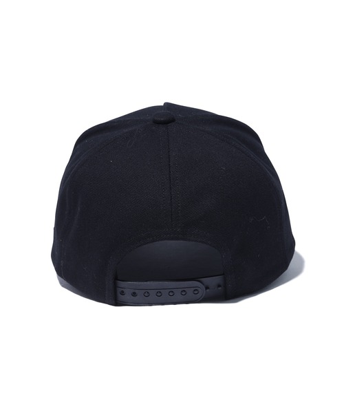 XLARGE(エクストララージ)の「EMBOSSED LOGO CAP(キャップ・メンズ・ブラック/グレー/ネイビー・ONE SIZE)」の4枚目の写真