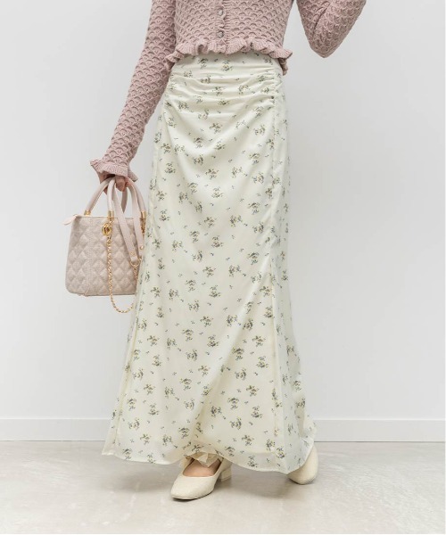 RANDA(ランダ)の「ドレープデザインサテンスカート(スカート・レディース・ホワイト系その他/ブラック・1/0)」の6枚目の写真