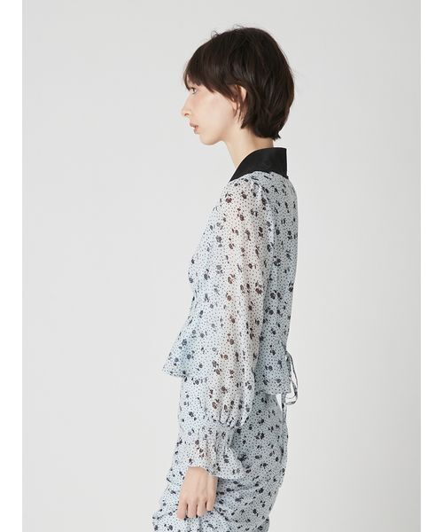 LILY BROWN(リリーブラウン)の「クラシックプリントカラーブラウス(シャツ/ブラウス・レディース・ライトベージュ/サックスブルー/ネイビー・F)」の6枚目の写真