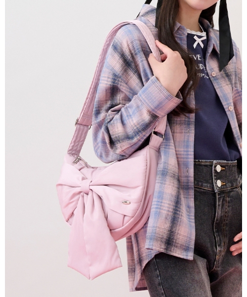 mezzo piano Junior(メゾピアノジュニア)の「ふんわりリボンの三日月ショルダーバッグ(バックパック/リュック・キッズ・ピンク/ホワイト/ブラック・F)」の3枚目の写真