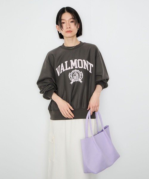 Mac-House(マックハウス)の「Idnes VALMONT カレッジロゴビッグシルエットスウェット(スウェット・レディース・サックスブルー/チャコールグレー/オフホワイト・FREE)」の13枚目の写真