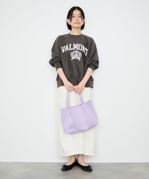 Mac-House(マックハウス)の「Idnes VALMONT カレッジロゴビッグシルエットスウェット(スウェット・レディース・サックスブルー/チャコールグレー/オフホワイト・FREE)」の17枚目の写真