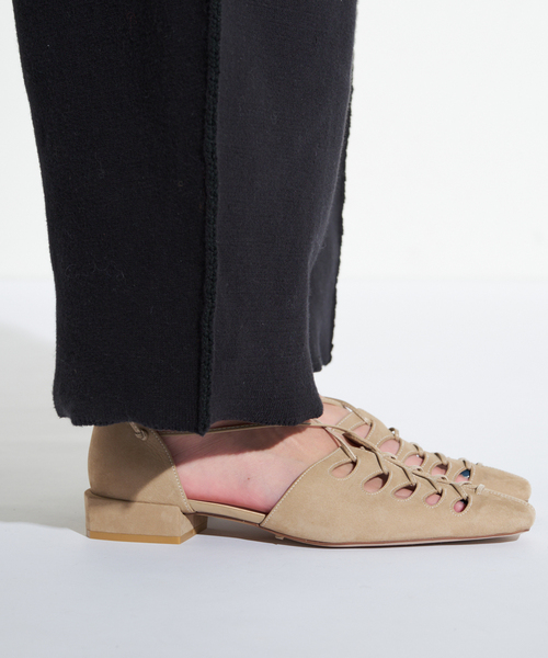 GRISE(グリーズ)の「《WEB+一部店舗限定》GRISEレザースクエアカットワークレースアップフラット(その他シューズ・レディース・ベージュ/ブラック/アイボリー・22cm/22.5cm/23cm/23.5cm/24cm/24.5cm/25cm)」の14枚目の写真