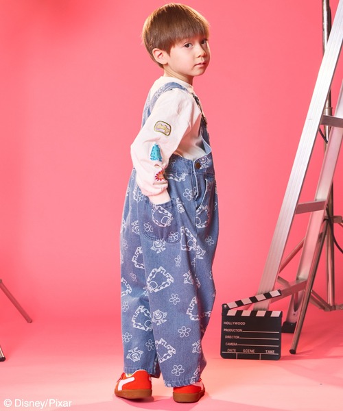 pairmanon（ペアマノン）の「【モンスターズ・インク】ユニセックス ネームタグ デニムサロペット（サロペット/オーバーオール・キッズ・ライトブルー・100/110/120/130/90）」の3枚目の写真