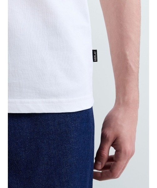 REPLAY(リプレイ)の「ベーシックジャージーマキシプリント Tシャツ(Tシャツ/カットソー・メンズ・ホワイト・X-LARGE/LARGE/MEDIUM/SMALL)」の7枚目の写真