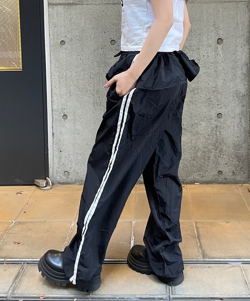 【販売3/31まで】 AMOMENTO レイヤードナイロンパンツ セール】ラインナイロンレイヤードパンツ（その他パンツ）｜ROGER AND